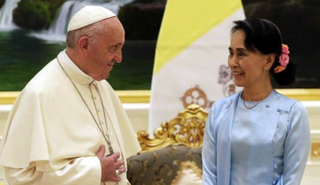  پاپ با آنگ‌ سان سو‌چی، رهبر دولت میانمار، ملاقات کرد